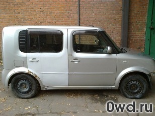 Битый автомобиль Nissan Cube