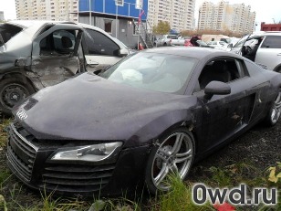 Битый автомобиль Audi R8