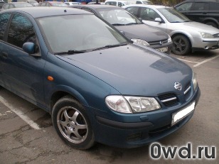 Битый автомобиль Nissan Almera