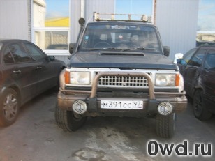 Битый автомобиль Isuzu Bighorn