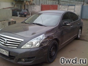 Битый автомобиль Nissan Teana