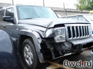 Битый автомобиль Jeep Commander