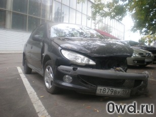 Битый автомобиль Peugeot 206