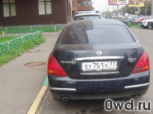 Битый автомобиль Nissan Teana