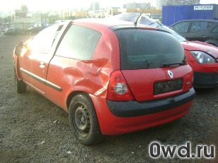 Битый автомобиль Renault Clio