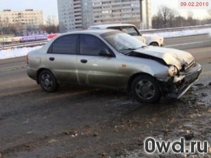 Битый автомобиль Chevrolet Lanos