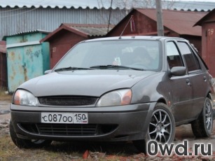 Битый автомобиль Ford Fiesta