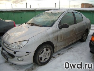 Битый автомобиль Peugeot 206