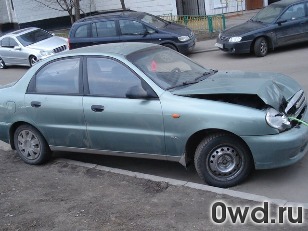 Битый автомобиль Chevrolet Lanos